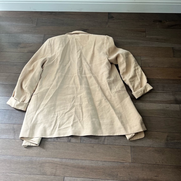 H&M cream light weight blazer - Picture 2 of 2